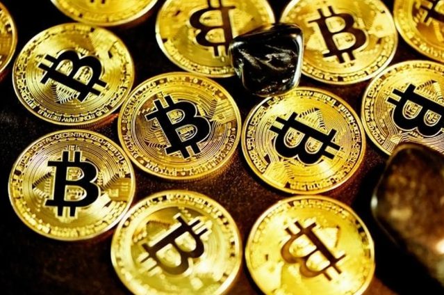 比特币 (BTC) 暂时恢复到 $116，000